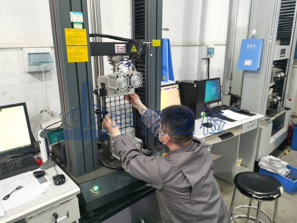土工格柵拉伸試驗，中鋼國檢實驗室實拍